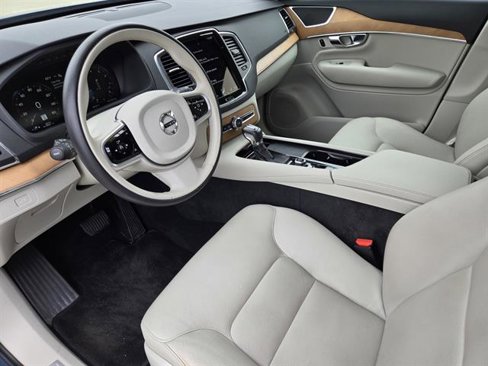 Certified 2021 Volvo XC90 T6 Momentum image 27