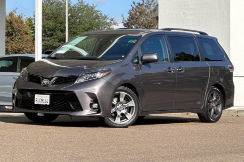 Used 2019 Toyota Sienna SE image 2