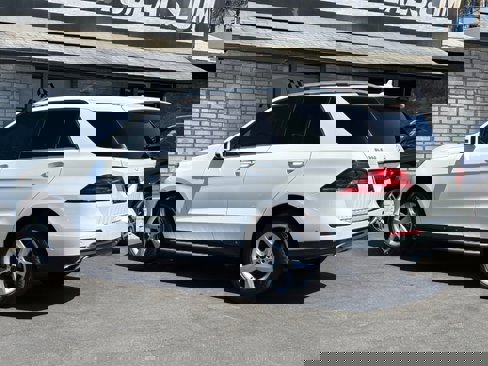 Used 2018 Mercedes-Benz GLE 350 w/ Premium 2 Package image 18
