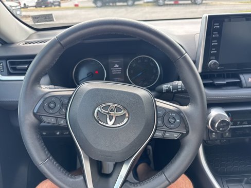 Used 2021 Toyota RAV4 XLE image 15