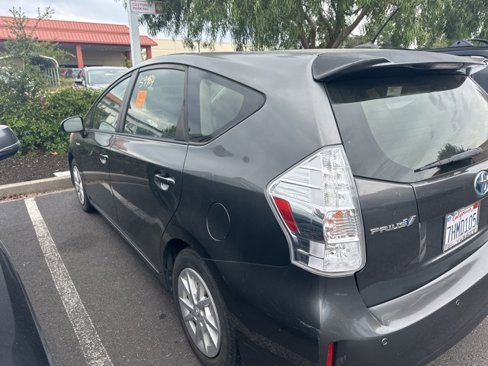 Used 2014 Toyota Prius V Three image 9