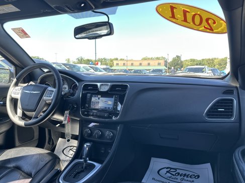 Used 2011 Chrysler 200 Limited image 15
