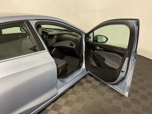 Used 2017 Chevrolet Cruze LT w/ Convenience Package image 29
