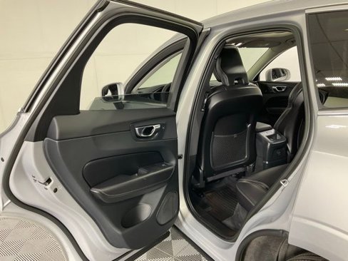 Certified 2023 Volvo XC60 T8 Ultimate w/ Climate Package image 32