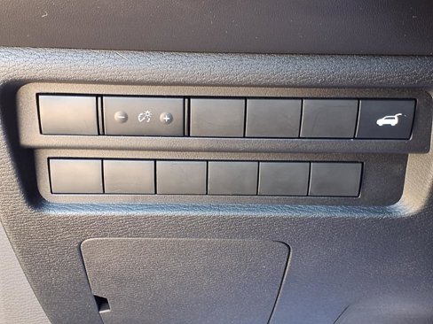 Used 2024 Mitsubishi Outlander SE Black Edition image 16