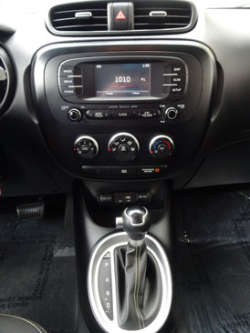 Used 2016 Kia Soul + image 17