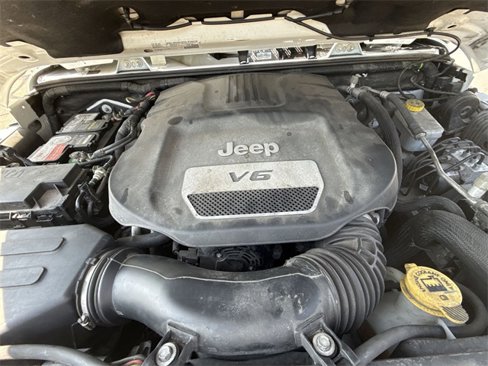 Used 2017 Jeep Wrangler Unlimited Sahara w/ Connectivity Group image 27