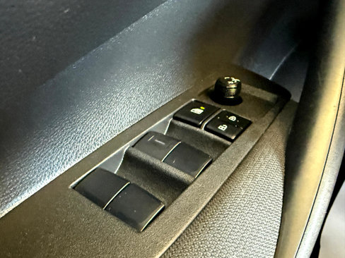 Used 2022 Toyota Corolla LE image 20