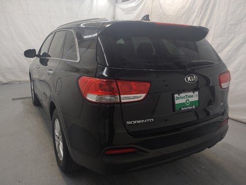 Used 2017 Kia Sorento LX w/ LX Convenience Package image 5