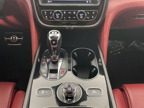 Used 2019 Bentley Bentayga image 18