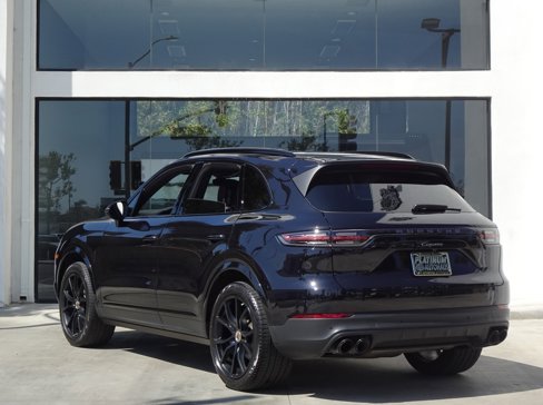 Used 2022 Porsche Cayenne Platinum Edition image 4