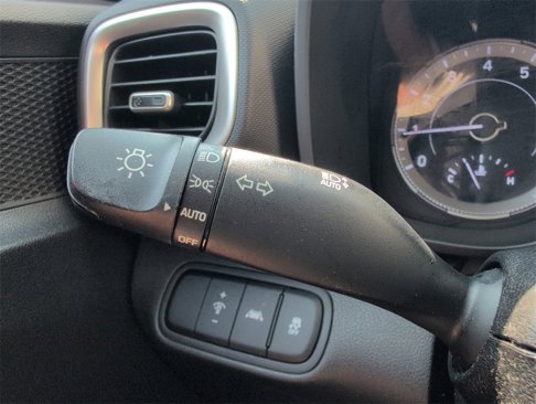 Used 2021 Hyundai Venue SEL image 19