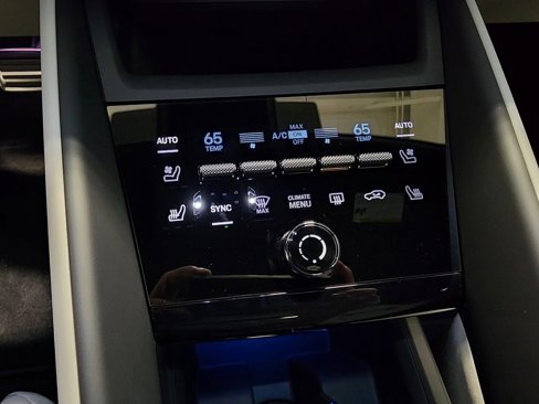 New 2025 Porsche Macan 4S Electric image 11