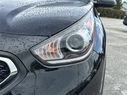 Used 2017 Kia Niro FE image 7