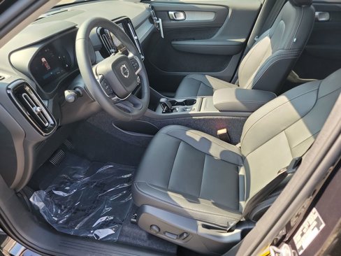 New 2025 Volvo XC40 B5 Core w/ Protection Package Premier image 8