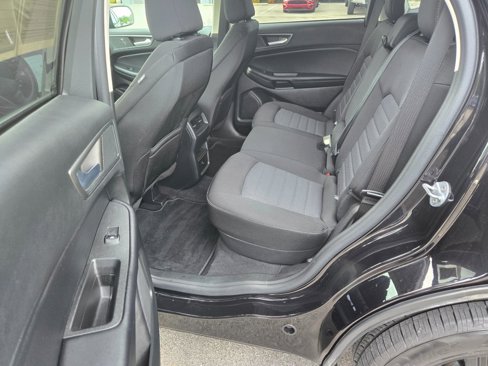 Used 2024 Ford Edge SE w/ Black Appearance Package image 8