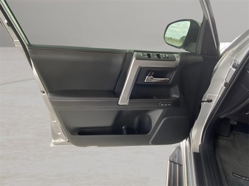 Used 2016 Toyota 4Runner Limited image 12