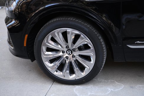New 2025 Bentley Bentayga Extended Wheelbase image 26
