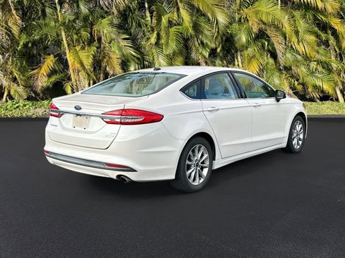 Used 2017 Ford Fusion SE w/ Fusion SE Technology Package image 5