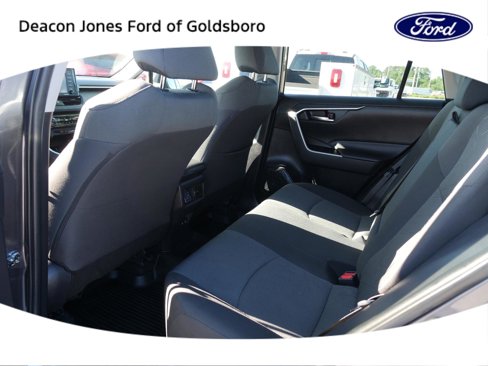 Used 2021 Toyota RAV4 XLE image 13