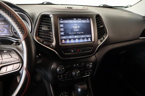 Used 2020 Jeep Cherokee Trailhawk w/ Comfort/Convenience Group image 5