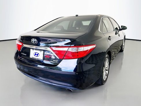 Used 2017 Toyota Camry XLE image 5