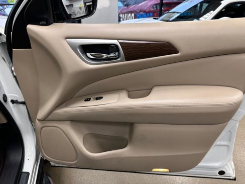 Used 2018 Nissan Pathfinder Platinum image 38