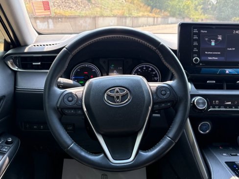 Used 2021 Toyota Venza LE w/ Carpet Mat Package (TMS) image 21