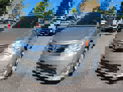 Used 2014 Toyota Camry XLE image 2