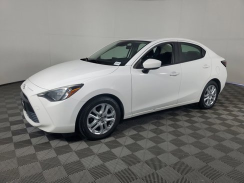 Used 2017 Toyota Yaris iA image 8