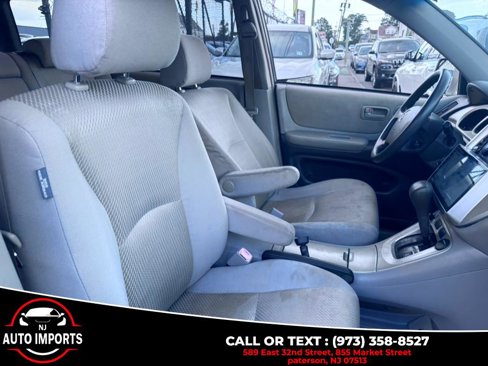 Used 2004 Toyota Highlander 4WD V6 w/ 3rd Row image 19