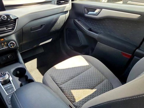 Used 2020 Ford Escape SE image 14