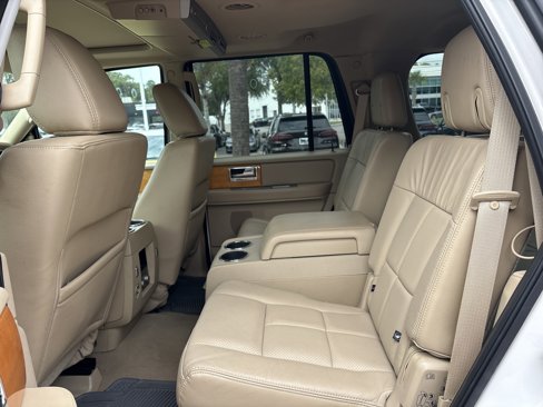 Used 2009 Lincoln Navigator 4WD image 32