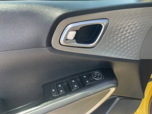 Used 2020 Kia Soul LX image 9