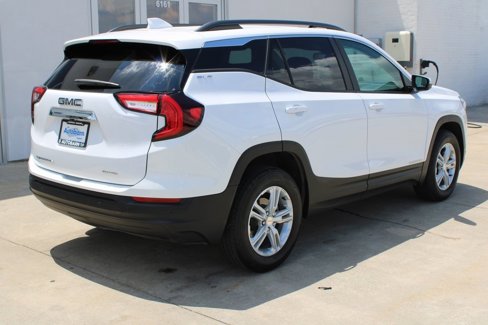 Used 2023 GMC Terrain SLE w/ Driver Convenience Package image 6