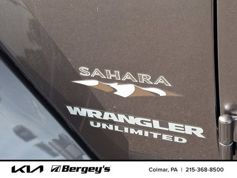 Used 2016 Jeep Wrangler Unlimited Sahara w/ Dual Top Group image 27
