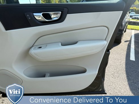 Certified 2022 Volvo XC60 B5 Momentum w/ Advanced Package image 29