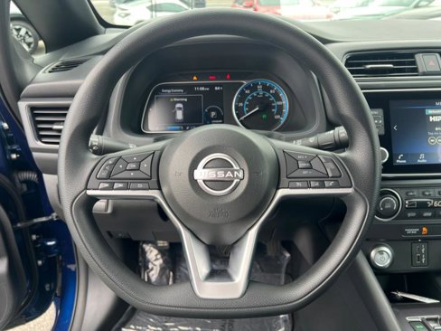 Used 2025 Nissan Leaf S image 12