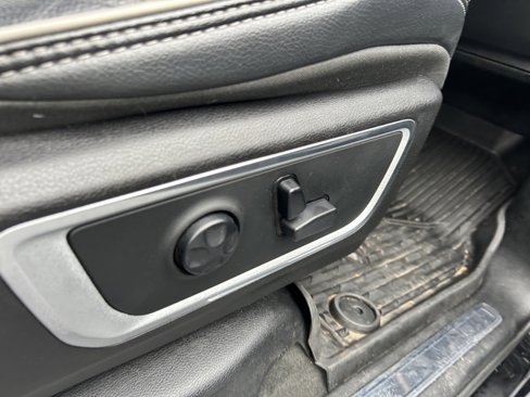 Used 2019 RAM 1500 Laramie image 59