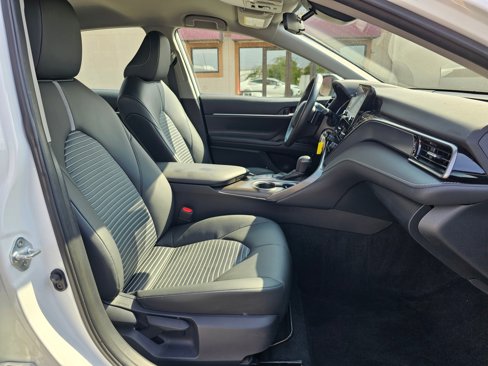 Used 2024 Toyota Camry SE image 15