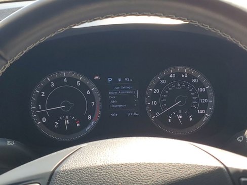 Certified 2020 Hyundai Venue image 34