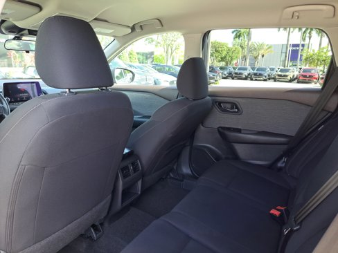 Used 2023 Nissan Rogue S image 6
