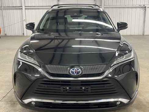 Used 2023 Toyota Venza LE image 2