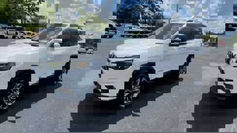 Used 2019 Jeep Cherokee Latitude Plus image 4