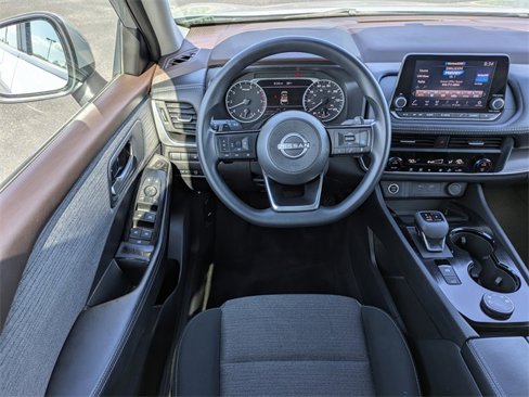 Used 2023 Nissan Rogue SV image 16
