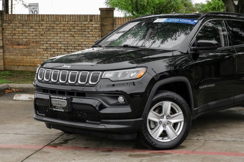 Used 2022 Jeep Compass Latitude image 12