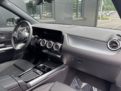Used 2025 Mercedes-Benz GLA 250 4MATIC image 36