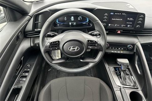 Used 2025 Hyundai Elantra Sport image 15