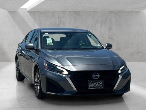Used 2023 Nissan Altima 2.5 SV image 3