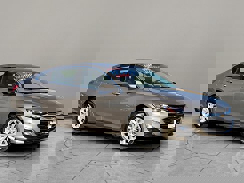 Used 2025 Chevrolet Malibu LT image 1